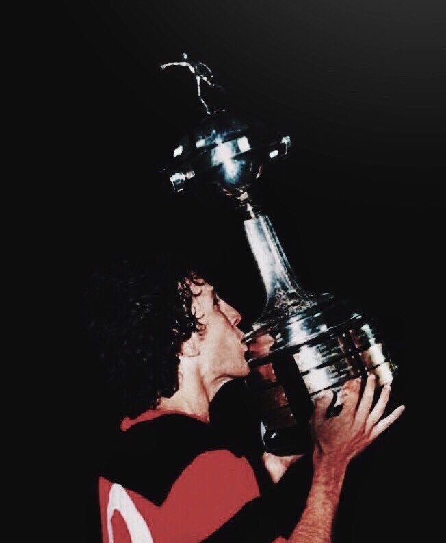 DonElece's tweet photo. Maravilha Martinez é meu PAU
Pressão no Cilindro é MEU PIRU
Torcida do Racing é de INTERCLASSE

O CLUBE DE REGATAS DO FLAMENGO É FINALISTA DA LIBERTADORES PELA QUARTA VEZ EM SETE ANOS.

O CLUBE DE REGATAS DO FLAMENGO SERÁ O PRIMEIRO BRASILEIRO TETRACAMPEÃO DA AMERICA.

SEREMOS! https://t.co/fHSfe5cWJt