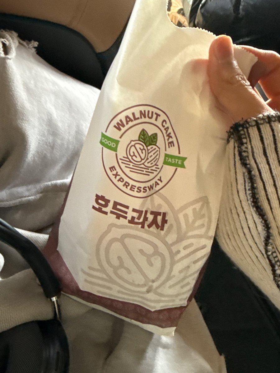 1120DM's tweet photo. 20251029🐊💬
[07:16AM KST]

> sleep well

[08:55AM KST]
[📷]
> heh
> heh
> it seems like it’ll be yummy right
> come beside me
> i’ll give you one
> i should go (to you)?
> okie
> give me your address https://t.co/EzfeGCmNl2
