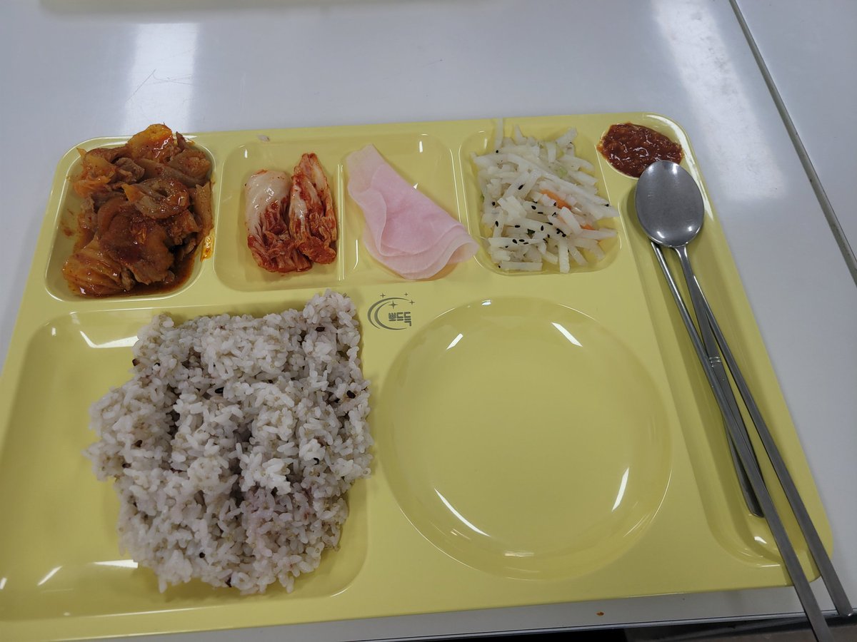 오늘 점심 함바!
쌈무가 제일 맛나당😃