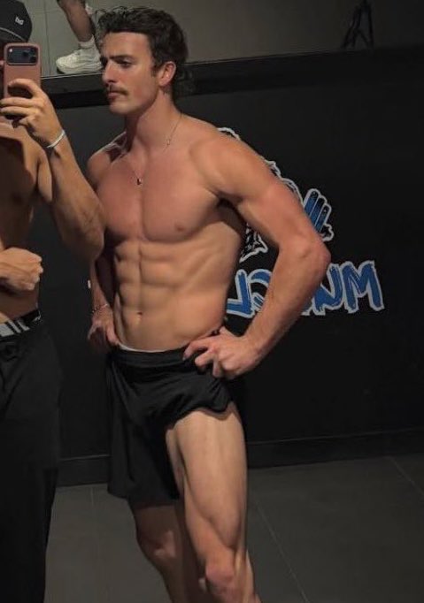 poponze's tweet photo. Benson Boone em nova foto na academia. 🔥 https://t.co/imegFPSSpP