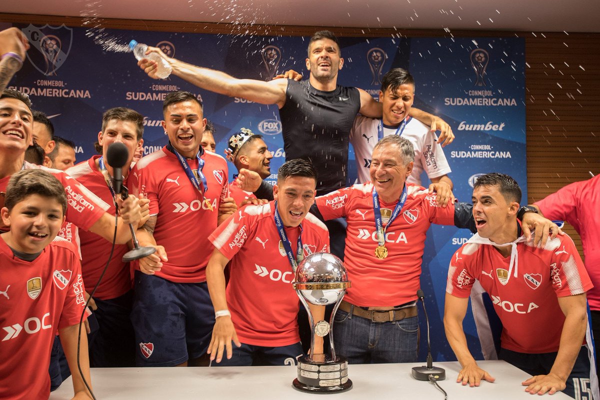 Y recuerden amiguitos: ganarle al Flamengo y dar la vuelta olimpica en el Maracanã dos veces no es para cualquiera.

#Libertadores #Independiente #TodoRojo #holanista