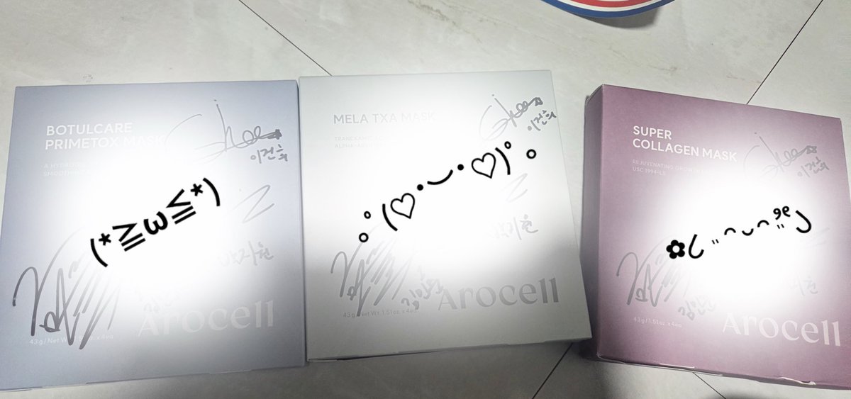 Arocell_X's tweet photo. #RT이벤트 💙🤍❤️

⚽ 외근 갔다가 받아온
싸인 앨범 아니고 ✨싸인 마스크팩✨ 
여러분을 위해 고대로 .⸍ 가져왔어요 🪽

아로셀( @Arocell_X ) 팔로우 + RT 하시면
추첨을 통해 총 3분께 드려요!
*마스크팩 라인은 랜덤으로 제공될 예정입니다.

✔️이벤트 기간 : 10/30(목)~11/6(목)
✔️당첨자 발표 : 11/7 (금)

𖤐 11월 3일 #수원삼성블루윙즈 와 함께한 콘텐츠도 업로드 예정이니 많관부… 𖤐