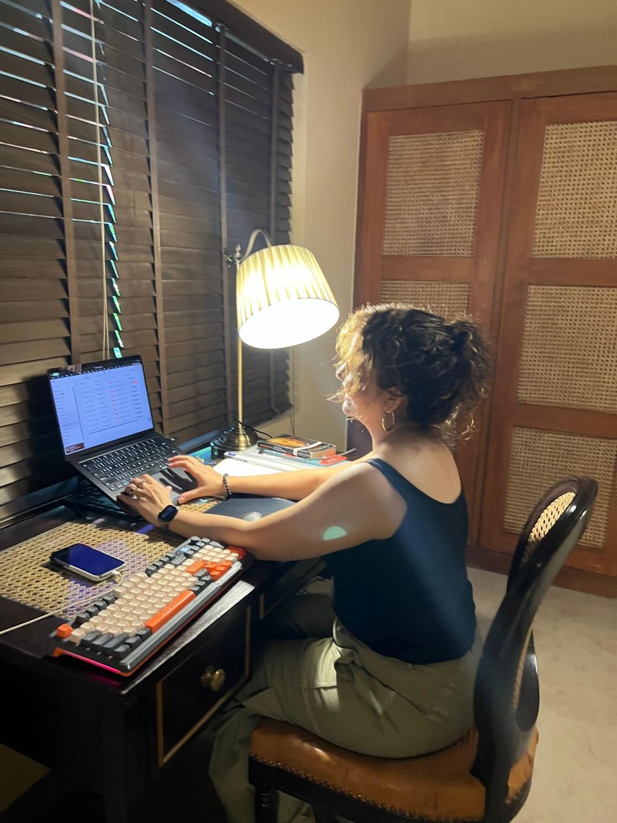 shilpaaroras's tweet image. You weren’t born to struggle—
you were programmed to succeed.
Every cell in your body seeks growth, expansion, and wellbeing.
Yet 92% of people unconsciously fight against that natural flow—
by doubting, comparing, or blaming. (1/2)