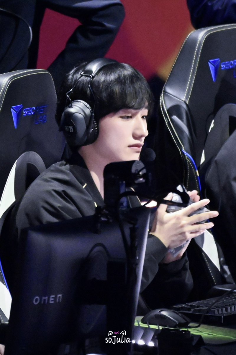 SoJulia14's tweet photo. 251028 Worlds Quarterfinals

❄️。

#Peanut #피넛 #한왕호 https://t.co/rhUH1KdZUI