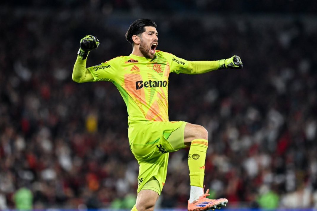 Herói nas quartas de final e o nome do jogo hoje.

Rossi é goleiro grande!