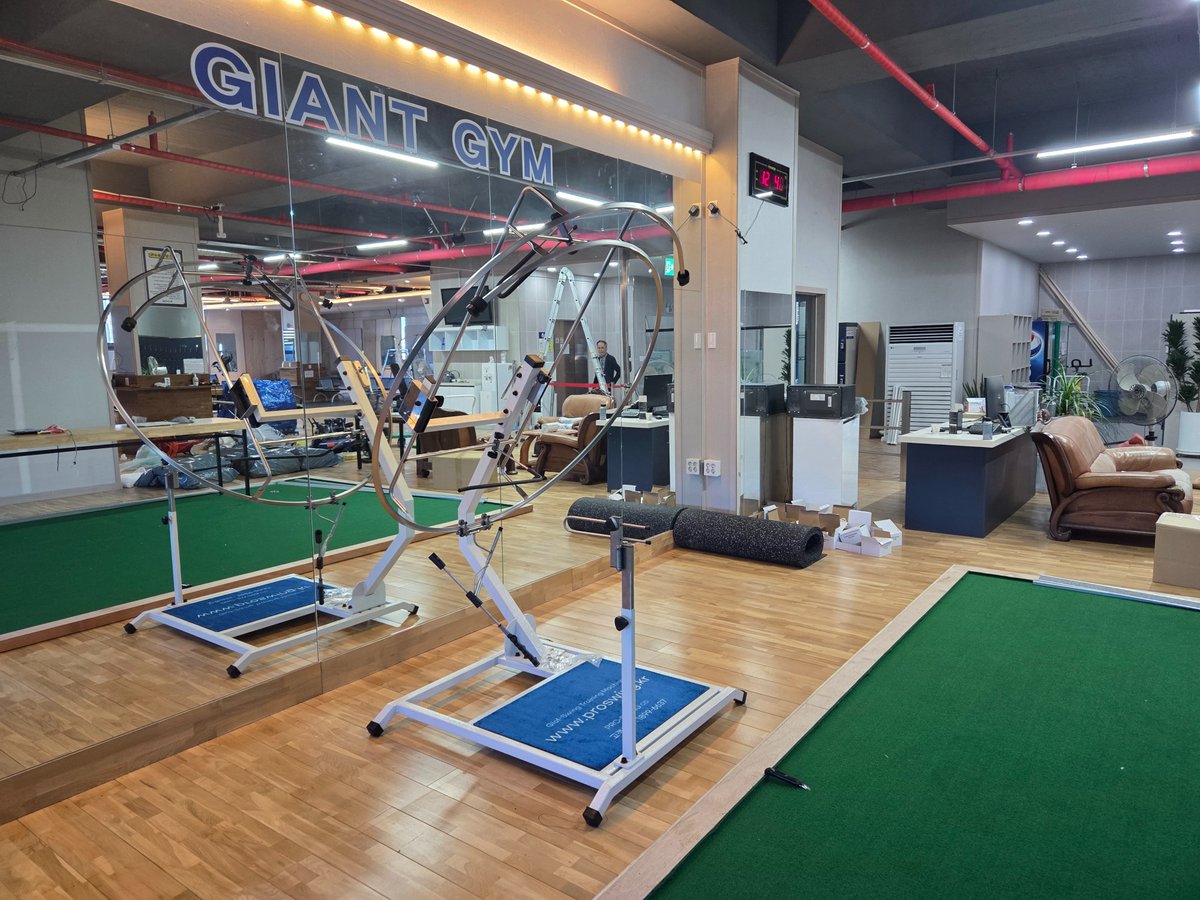 Proswing_Inc's tweet image. 여수 자이언트골프존연습장
#프로스윙204 스윙궤도와 자세 리듬
#스윙플레인2.0 드라이버스윙 아이언스윙 
회원분들의 반응이 너무 좋습니다.^^

proswing.kr
제품문의:1899-6637

#골프다운스윙 #스윙자세레슨 #골프교정용품 #골프스윙머신 #골프자세교정 #드라이버연습 #아이언연습