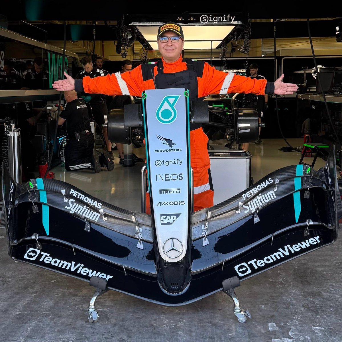 La vida me dio alas… y justo las que más me apasionan. 🏎️✨
¡Volemos alto!
#MercedesAMGF1 #PirelliTest #F1 #MexicoGP