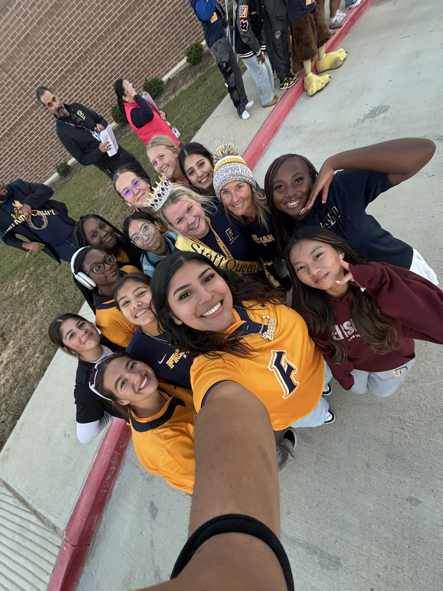 fhsgoldsoftball's tweet photo. QUEEN! Congrats to our assistant softball coach, Mackenzie Brown for being named staff homecoming queen with Mr. Ortega as the King! Great job to our Softball girls for raising money! #losingisnotanoption #hoco2025 @fhsgoldboosters @fhsgoldsports @GinaBCobb https://t.co/vq3kmZE0IC