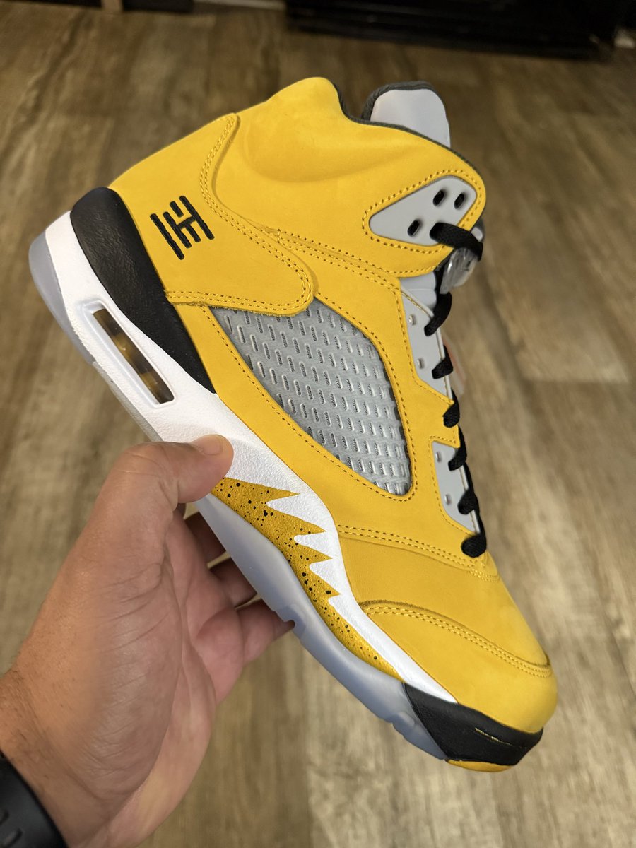bigchiefny's tweet photo. #mailcall @tradeblock_us #offthablock @snkr_twitr @karidaniels @JDWhite112 ⭕️ back complete. ✅ https://t.co/68Thm1LWoN