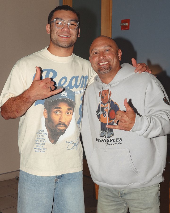 G4egbNgW0AAjk2r (720×900)