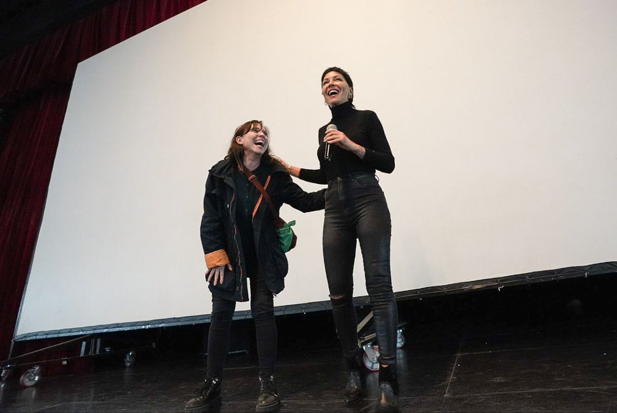 Junto a compañeras y Laura Paredes, actriz del elenco, participamos de la proyección de Belén, en el Espacio INCAA de #Quilmes. Una película de <a href="/FonziDolores/">Loles</a> que retrata la historia de una joven tucumana injustamente condenada antes de la sanción de la ley de aborto libre, seguro