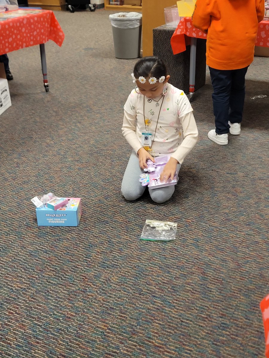 Trying to decide what you want based on how much $$ you have to spend at the book fair is hard!! This little girl laid out her items and was estimating her total!! 😍 <a href="/IrvingLibraries/">IISD Libraries</a> <a href="/LivelyEagles/">Lively Elementary</a> <a href="/Scholastic/">Scholastic</a> #mathinthelibrary