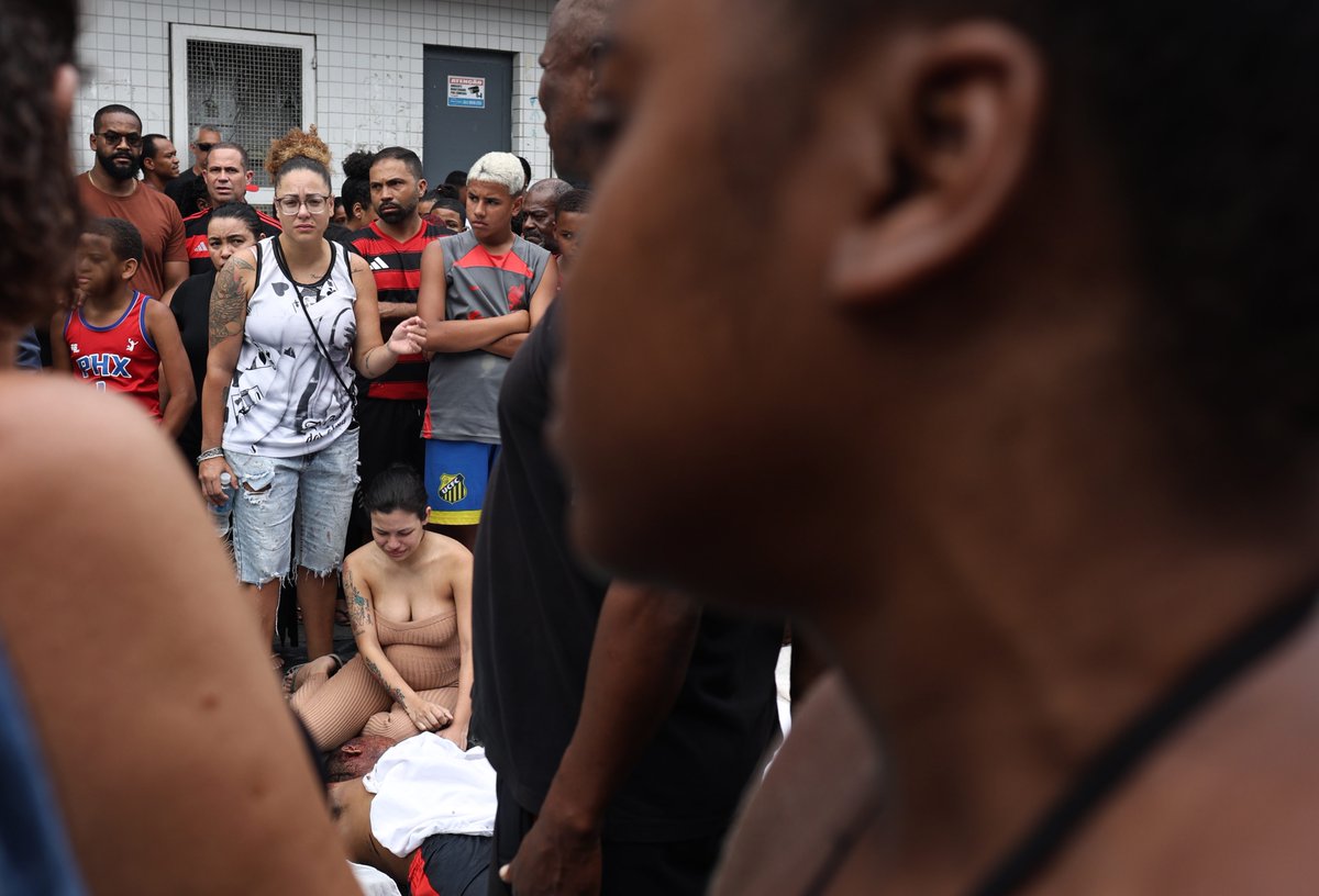 daviddelapaz's tweet photo. El presidente de #Brasil, @LulaOficial, afirmó, que "no podemos aceptar que el crimen organizado siga destruyendo familias, oprimiendo a los residentes y esparciendo drogas y violencia por las ciudades", y que es necesario un trabajo coordinado "que llegue a la columna vertebral del narcotráfico".

El mandatario brasileño hizo referencia a la #OperaciónContención, realizada por la policía de #RíoDeJaneiro, que dejó un saldo de más de 100 muertos.

La Operación Contención fue llevada a cabo por las policías civil y militar de Río de Janeiro, en los complejos de favelas del Alemao y da Penha, para el cumplimiento de 180 órdenes de registro e incautación y 100 órdenes de arresto.    Según el Gobierno de Río, el objetivo era contener la expansión de la facción criminal #ComandoVermelho, una de las mayores del país