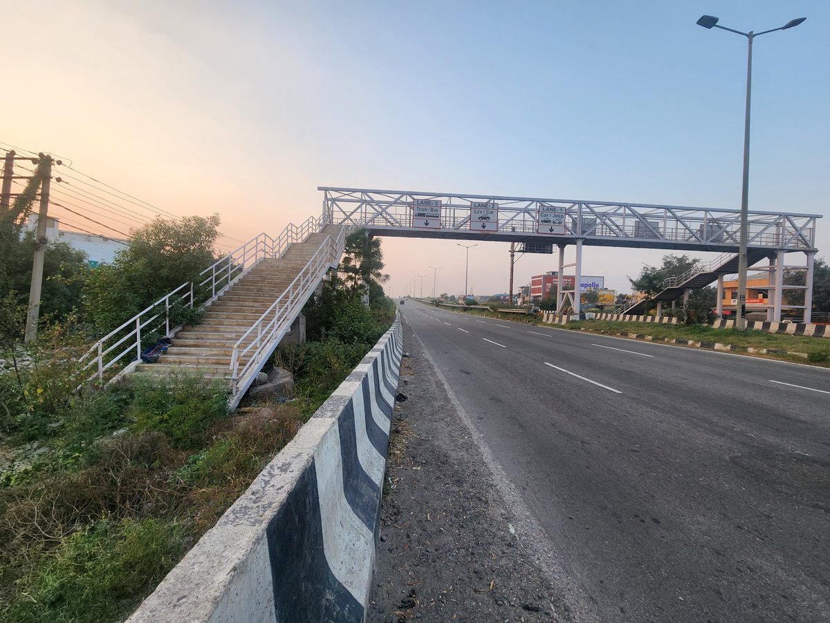 At the Motor Market, Ambala City, this bridge remains non-functional due to the poorly maintained and shabby approach paths on both sides. Urgent attention is needed to restore accessibility and public convenience. #Ambala #Infrastructure #PublicSafety