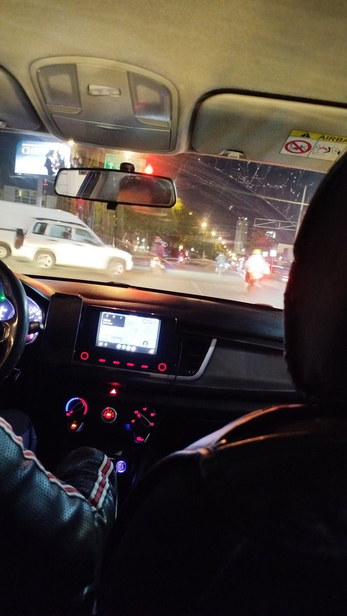 17JaySanchez's tweet photo. @SSPGobPue @Gob_Puebla 

Motociclistas haciendo labores de transito e ignorando señalamientos sobre blvd Atlixco. https://t.co/SiBsjmuEKr
