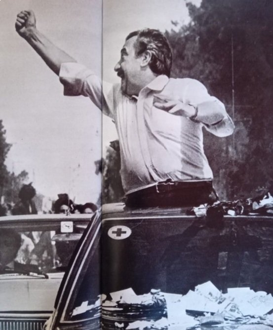 EduardoTolcba's tweet photo. Era para siempre... fué con él...siempre lo será.🇦🇷 Inmenso Alfonsin #30Octubre.#42años 
@UCRNacional 🇵🇱 https://t.co/LhAODyz9JW
