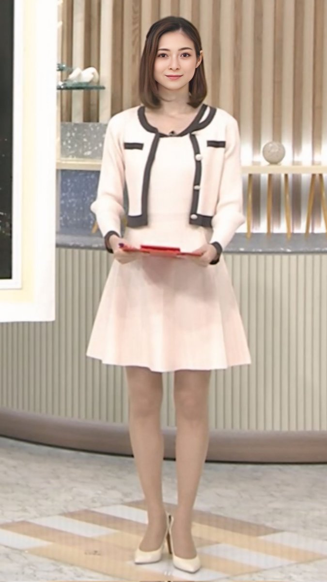 pansuto_check's tweet photo. @mexitil 朝  テレビ観て衝撃❇️💕  
ここ10年位 女子アナやら コメンテーターやら  ダッサイ ロング丈だらけ💀  
更には ひざ下ストッキングを穿く手抜き女子アナとか💀  
久しぶりに素晴らしい女子アナの美脚パンスト脚🌟🌟🌟🌟🌟 
#住田紗里 アナのファンになりました❤️  
#パンスト #パンティストッキング https://t.co/mei7obTkGN
