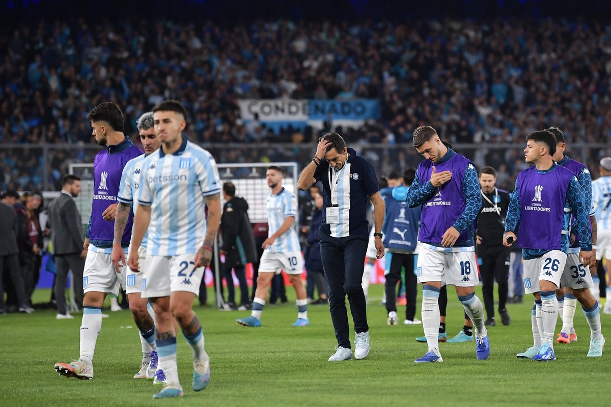 elprimer_grande's tweet photo. Gracias por mantener viva la ilusión. Dejaron todo. Cabeza arriba que más temprano que tarde volveremos a la cima. ¡TE AMO, #RACING DE MI VIDA! 🩵 https://t.co/PrXMdW9LfK