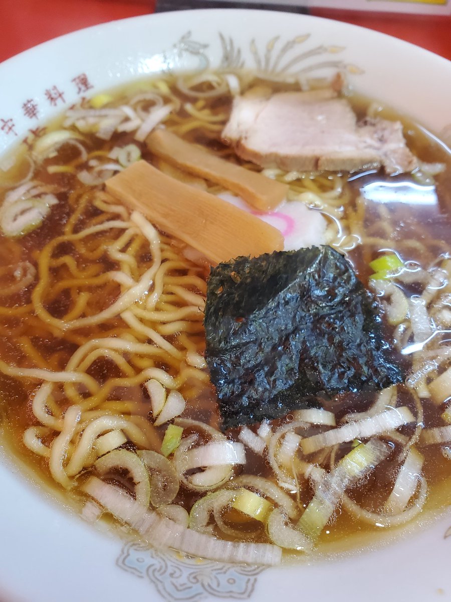 琥珀

ビシッとした醤油ラーメンが食べたかったので

美味い、これよこれこれ。絵に描いたようなまさしくザ・醤油ラーメン

麺固めなのもいいよね、噛む美味しさも味わえる

メニューいつも迷うけど今日は決めて来たから余裕やね、カニ玉どんぶりはまた今度

#田鶴浜町 #能登ウマイヨ