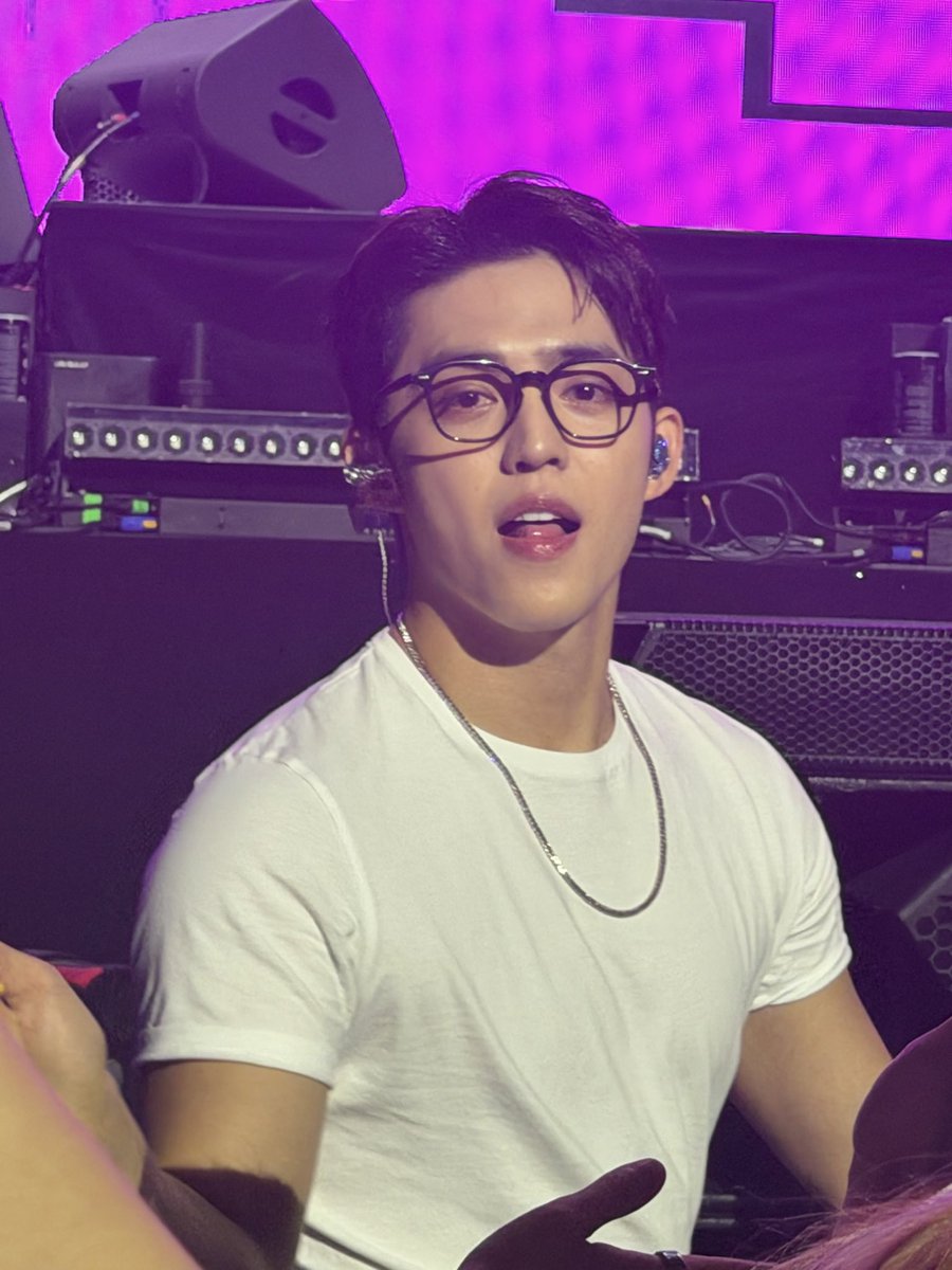 _seokcheolie's tweet image. hey so this was a crazy look