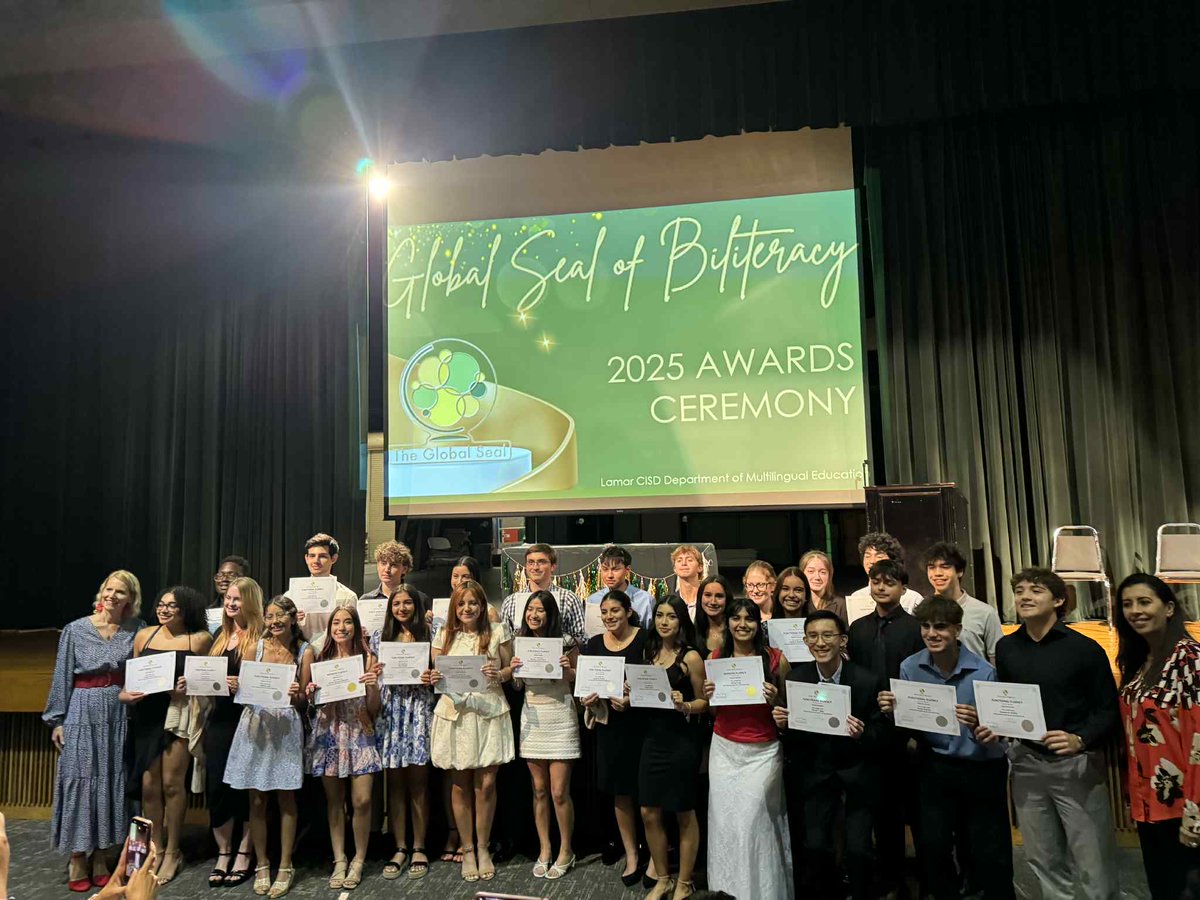 cbracksieckGRHS's tweet image. So proud of my students earning the Global Seal of Biliteracy!! #mykid and #allmykids @WeAreGRHS @pinkpatterson