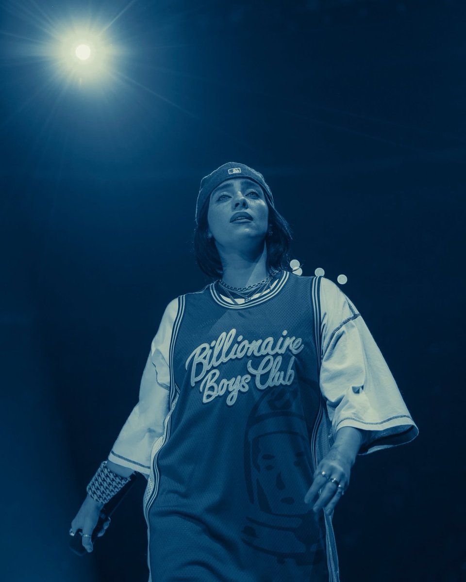 BillieEilishBR's tweet photo. 🌱 Durante evento do Wall Street Journal, Billie Eilish anuncia uma doação de 11,5 milhões de DÓLARES para organizações voltadas para a equidade alimentar, que combatem a justiça climática, a redução de poluição de carbono e crise climática. 

Esse esforço soma com muitos outros que Billie faz para o meio ambiente durante sua turnê e fora dela, como os ingressos Changemakers, veganização das arenas, REVERB e, recentemente, a reciclagem de mais de meia tonelada de merchs de artistas do grupo Universal Music.