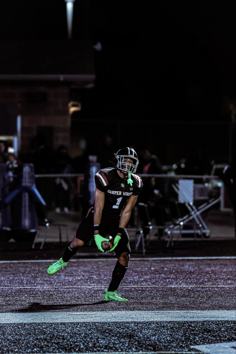Regular Szn Stats , Lets Double in this playoff run! 
-49 Receptions 
-967 Receiving
-22 Tds 
-3 Ints 
-22 Tackles
-1494 All Purpose Yards 
Junior Mr. Football!! Coming soon