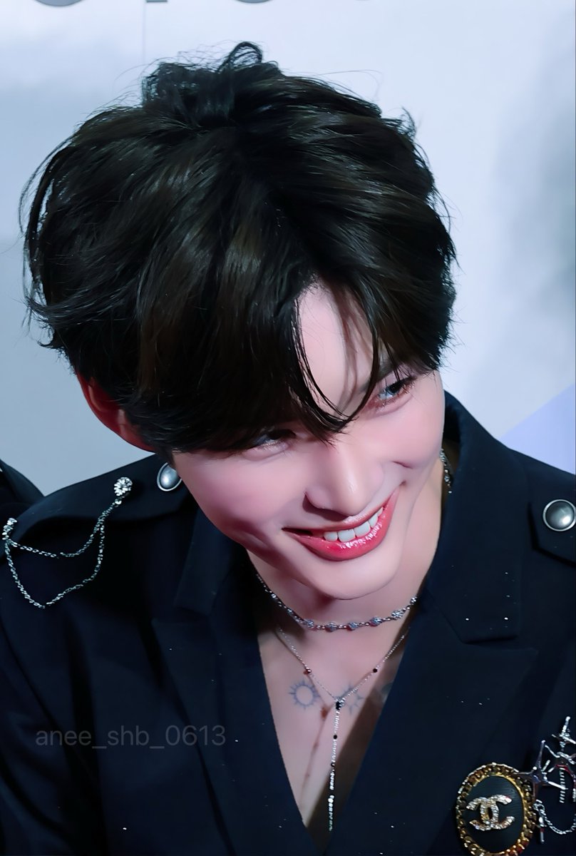 250529

네크라인에서 시선을 뗄 수가 없어😳 #성한빈