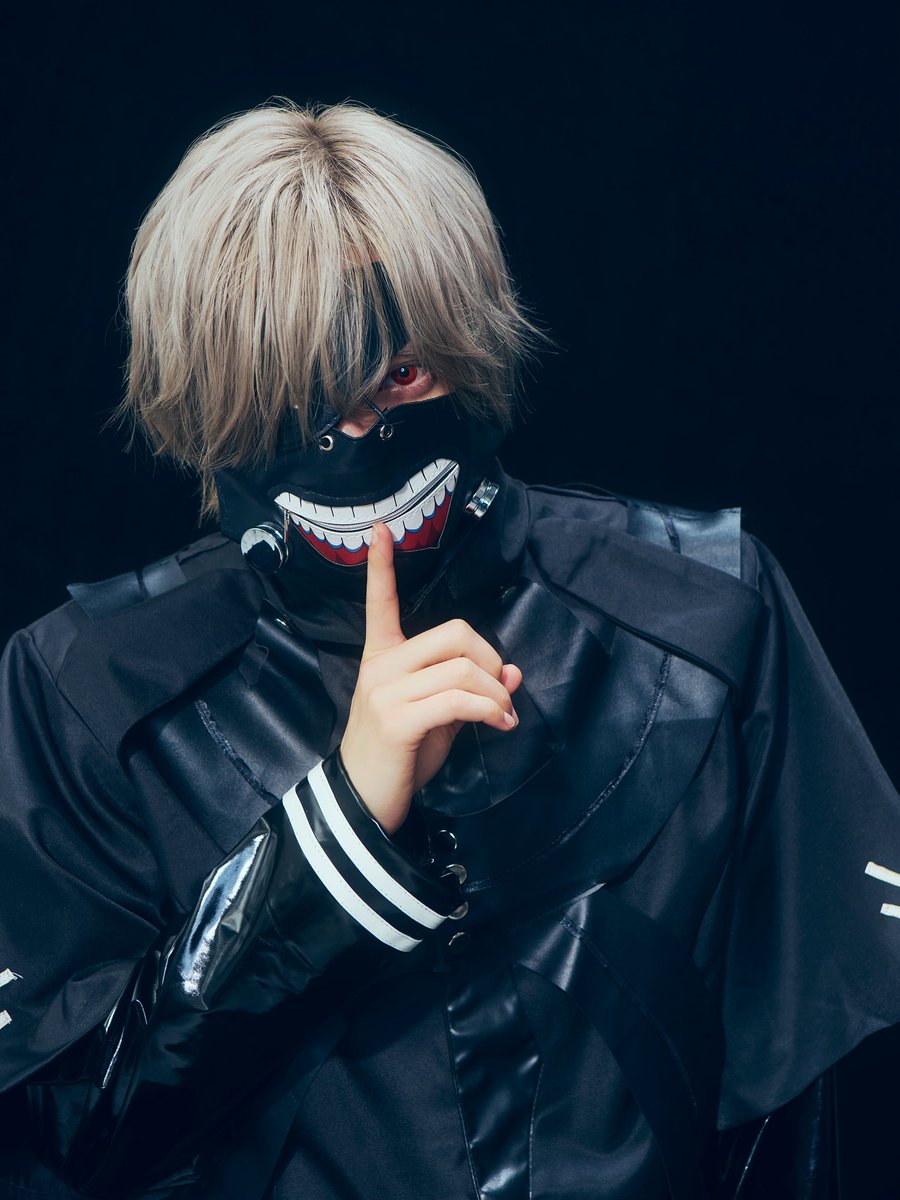 fanNaniwaDanshi's tweet photo. 🎃Happy Halloween👻🖤

今年のハロウィンは
道枝駿佑 × 金木研（東京喰種）コラボ💥

カラコンも完璧で再現度高め✨
みっちーの“闇かわ”な姿に注目です🩸

ハロウィングッズ🎃
https://t.co/Co0DY0lIFC

#なにハロ2025 #PR
#道枝駿佑 #なにわ男子 https://t.co/KY5YS2xntn