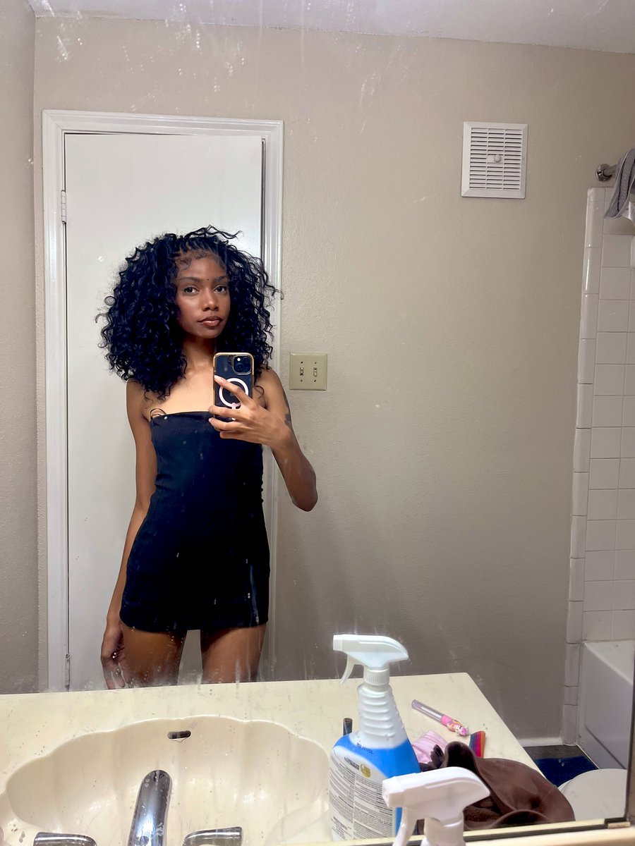 20$ ft calls? dm me:)🖤onlyfans.com/sativaalovee
#sellingcontent #buyingcontent