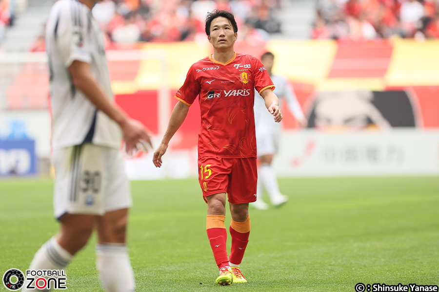 zonewebofficial's tweet photo. ⚽️今季のJ1リーグも残り3試合🔥

🏃‍♂️総走行距離ランキング 🌏

🥇417.8km　稲垣祥（名古屋グランパス）
🥈370.7km　松岡大起（アビスパ福岡）
🥉370.6km　マテウス・ブエノ（清水エスパルス）
4️⃣ 361.6km　小泉佳穂（柏レイソル）
5️⃣ 358.6km　古賀太陽（柏レイソル）

📸：徳原隆元 & 柳瀬心祐

#Jリーグ #J1