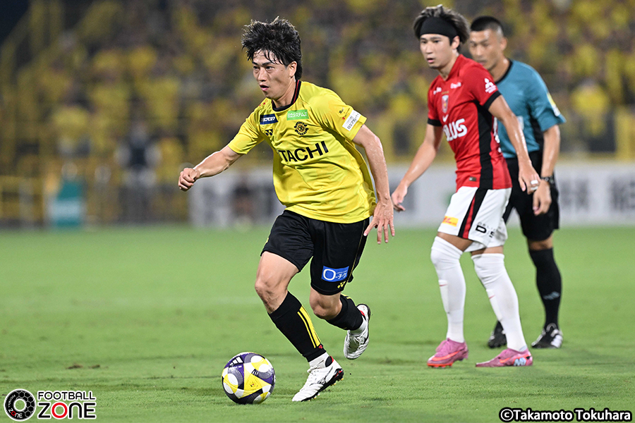 zonewebofficial's tweet photo. ⚽️今季のJ1リーグも残り3試合🔥

🏃‍♂️総走行距離ランキング 🌏

🥇417.8km　稲垣祥（名古屋グランパス）
🥈370.7km　松岡大起（アビスパ福岡）
🥉370.6km　マテウス・ブエノ（清水エスパルス）
4️⃣ 361.6km　小泉佳穂（柏レイソル）
5️⃣ 358.6km　古賀太陽（柏レイソル）

📸：徳原隆元 & 柳瀬心祐

#Jリーグ #J1