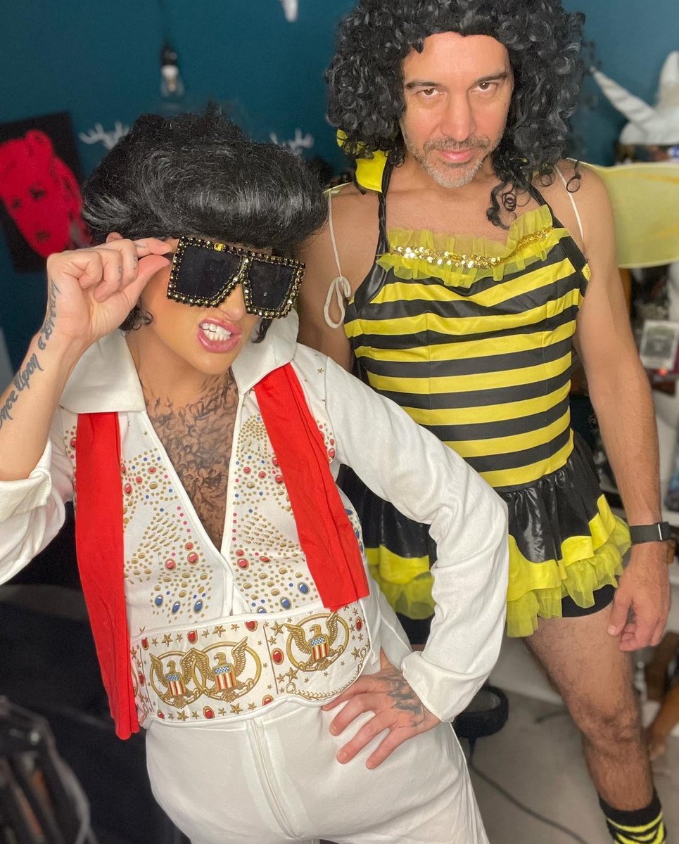 HeidiTheButcher's tweet image. Which one is your fave?

a. Blue 42, Blue 42
b. Vacation Dad, Am I right?!
c. Harry King
d. If your 555, I'm 666