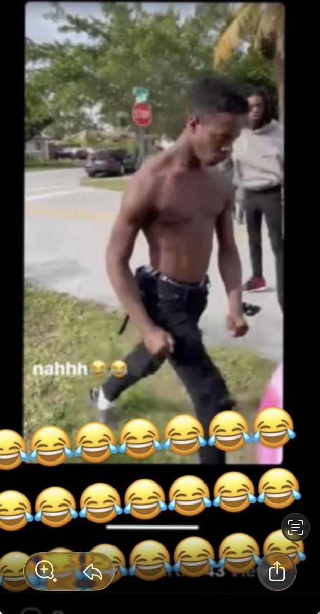 Bigterrewrld's tweet photo. How I be when he say I can’t get no dick https://t.co/LqACvBY5vW