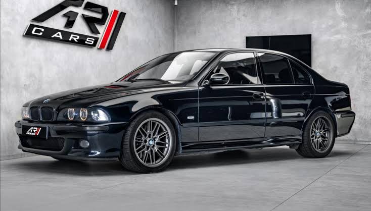 Andy_testtoni's tweet photo. BMW 540i E39  Fé em Pistões

No futuro das máquinas sem alma, ela ainda respira.
Um V8 que canta como um hino proibido.
Não é carro. É culto em movimento.

O Carro do Futuro. 2002.
#bmw #bladerunner2049 #e39 https://t.co/d5WbC1CWJh