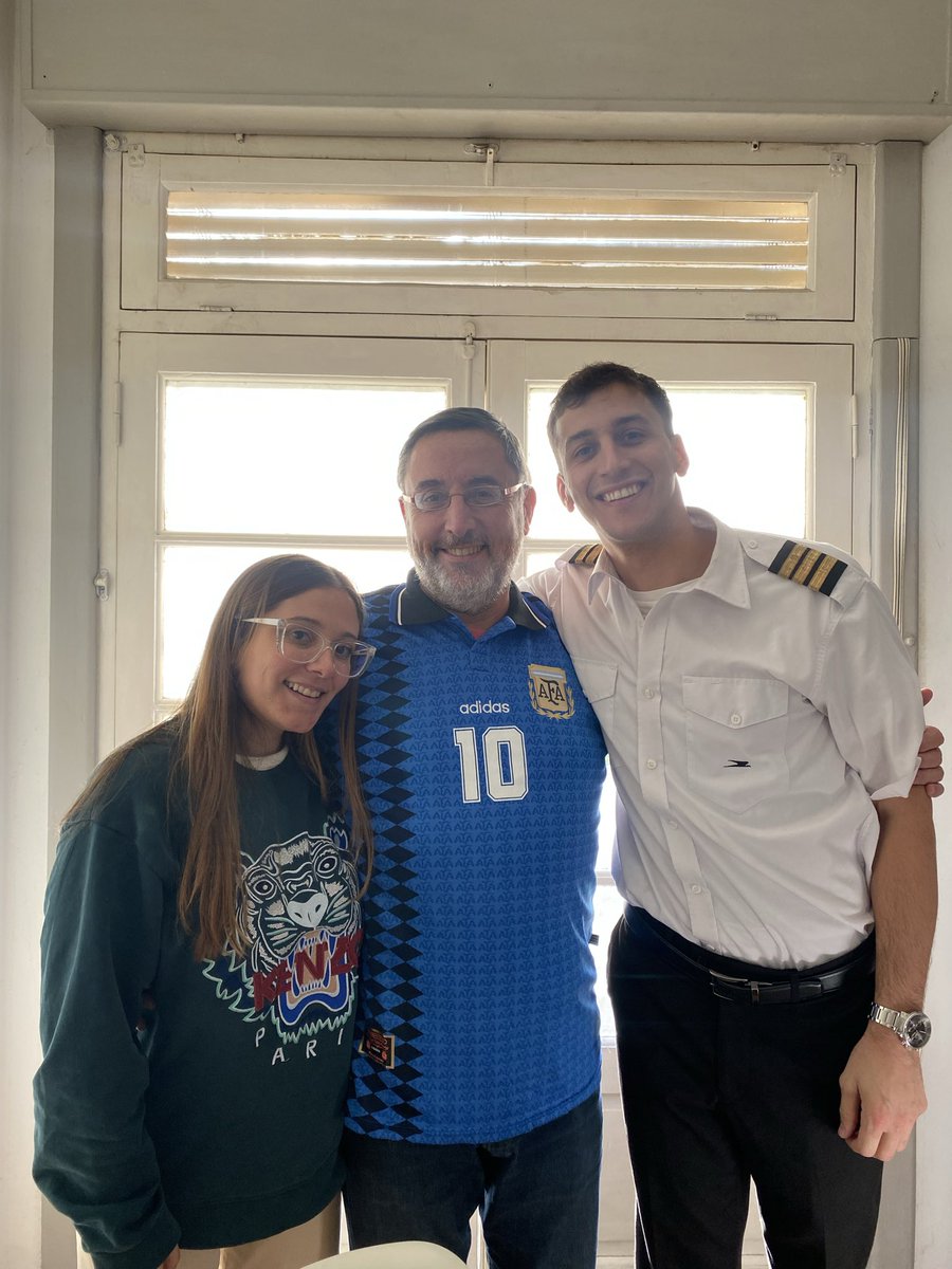 Felicidad plena por los 31 del Lauchita! Gran persona, brillante profesional, hermano del alma y mejor hijo! Que se sigan cumpliendo esos deseos que te hacen feliz y compartimos siempre. A disfrutar con amigos y afectos. Te amamos❤️🎂✈️