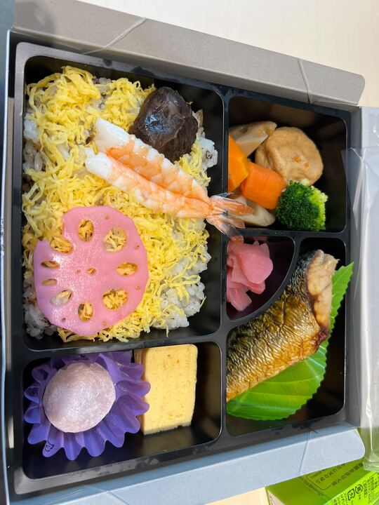 ayu_nkoba's tweet photo. #FOUNDConf2025 お疲れ様でした!
これはお弁当とカップケーキとどら焼き!
帰り際にお弁当をもらっていっていただいた方々ありあございました! https://t.co/I0jrktv5P9