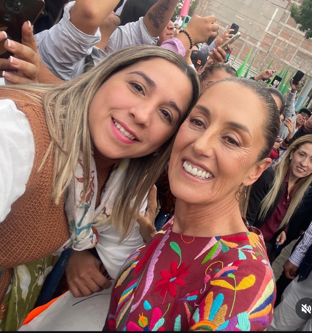 La diputada tabasqueña Abby Tejeda usando un Reloj Santos de Cartier,  de 139 mil pesos. Porque ya le hizo justicia la Transformación.