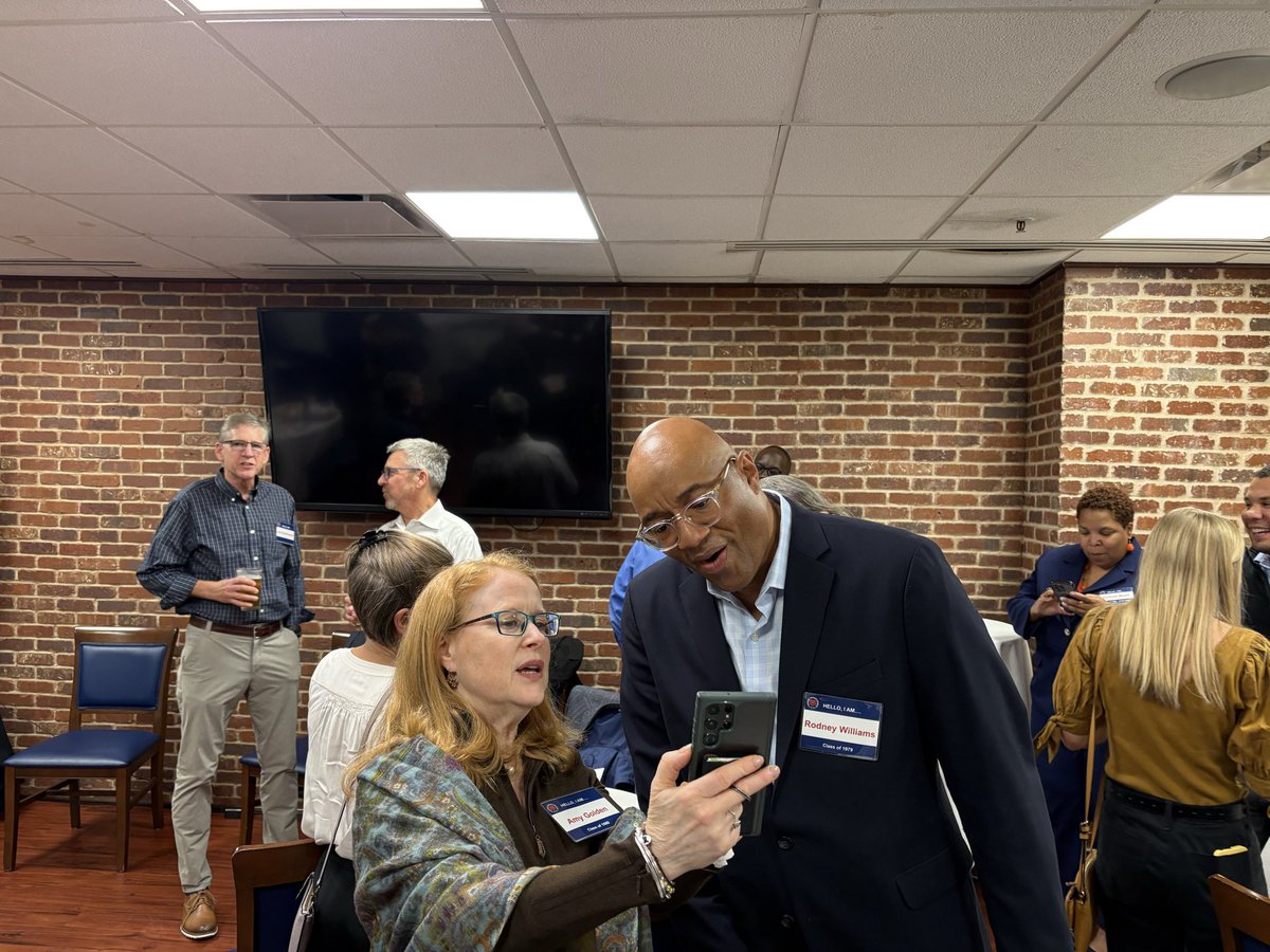 The847Series's tweet photo. What an Inspiring night. #ETHSAlumni standing tall! 

The 847 Series is designed to explore Evanston’s extraordinary history and engage the vast ETHS network worldwide in networking and career development. 🧡💙 https://t.co/8sQRfFPflo