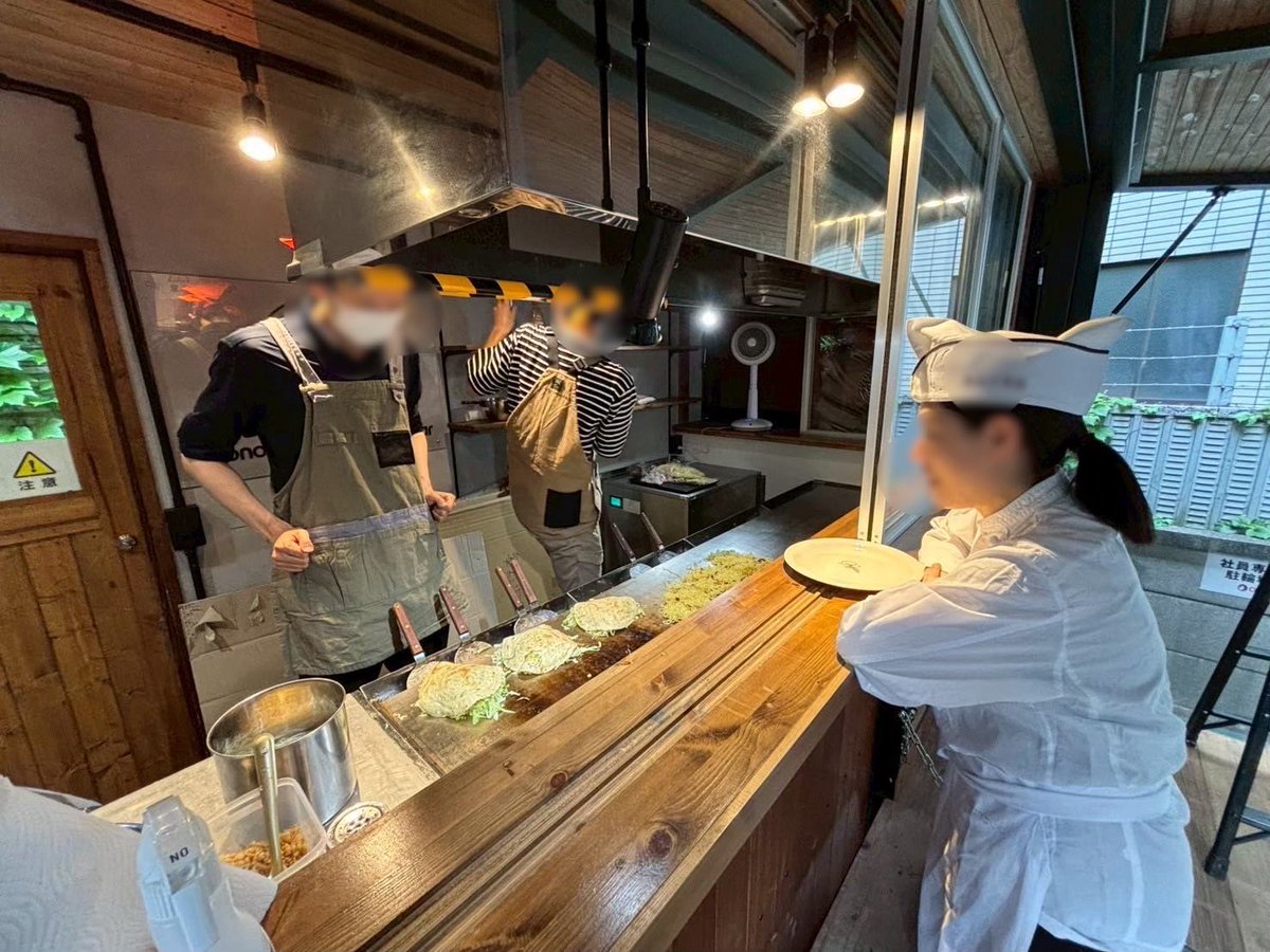 hiroshima_tkb's tweet photo. 【県人会のお好み焼きはなぜ美味いのか】

ーー広島県民が焼いているから。それだけではありません。
オタフクソース様のもとで焼き方講習会を毎回開催いただいています！🔥

今年は3学に出店✨
広島県民が焼くプロ仕込み本格お好み焼き
ぜひお越しください🙇‍♂️
#広島県人会 #雙峰祭2025 #雙峰祭 https://t.co/cSpIfcfAvj