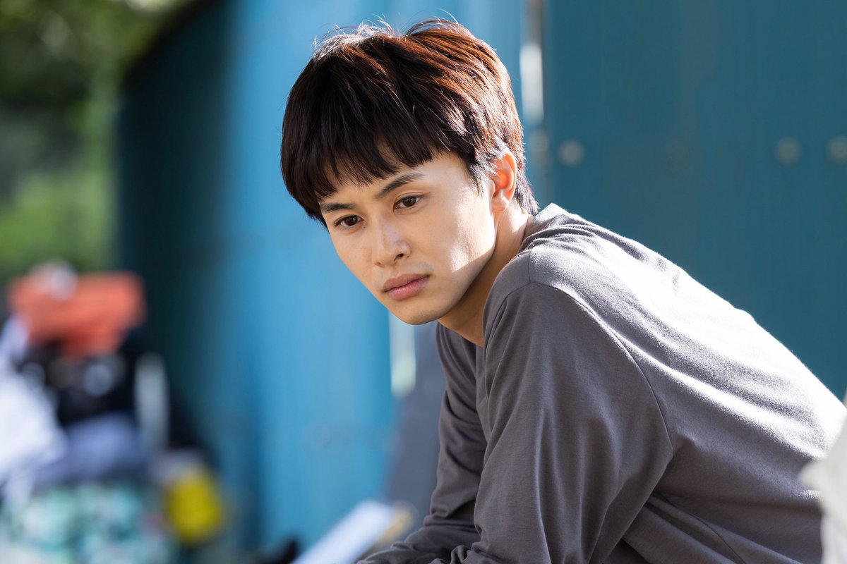 jigodeki_ktv's tweet photo. 第3話10月30日(木)深夜放送！
『#地獄は善意で出来ている』

⋱🕯️ 第3話は本日深夜放送🩸⋰

壁に書かれた「逃げろ」の文字。
樹の中で疑念がますます膨らんでいく。
そんな中、カトウの提案で
“球技大会”が行われることに──。

仲間との距離が縮まったのも束の間、
新たな罠が5人を引き裂いていく…。

第2話の復習をして
放送をお楽しみにお待ちください🩶
🔗https://t.co/a65q4RnPzv

#草川拓弥 #高野洸
#渡邉美穂 #吉田健悟
#井頭愛海 #細田善彦
#じごでき
カンテレ深夜0:15〜
フジテレビ深夜0:45〜
FODにて１週間の先行配信