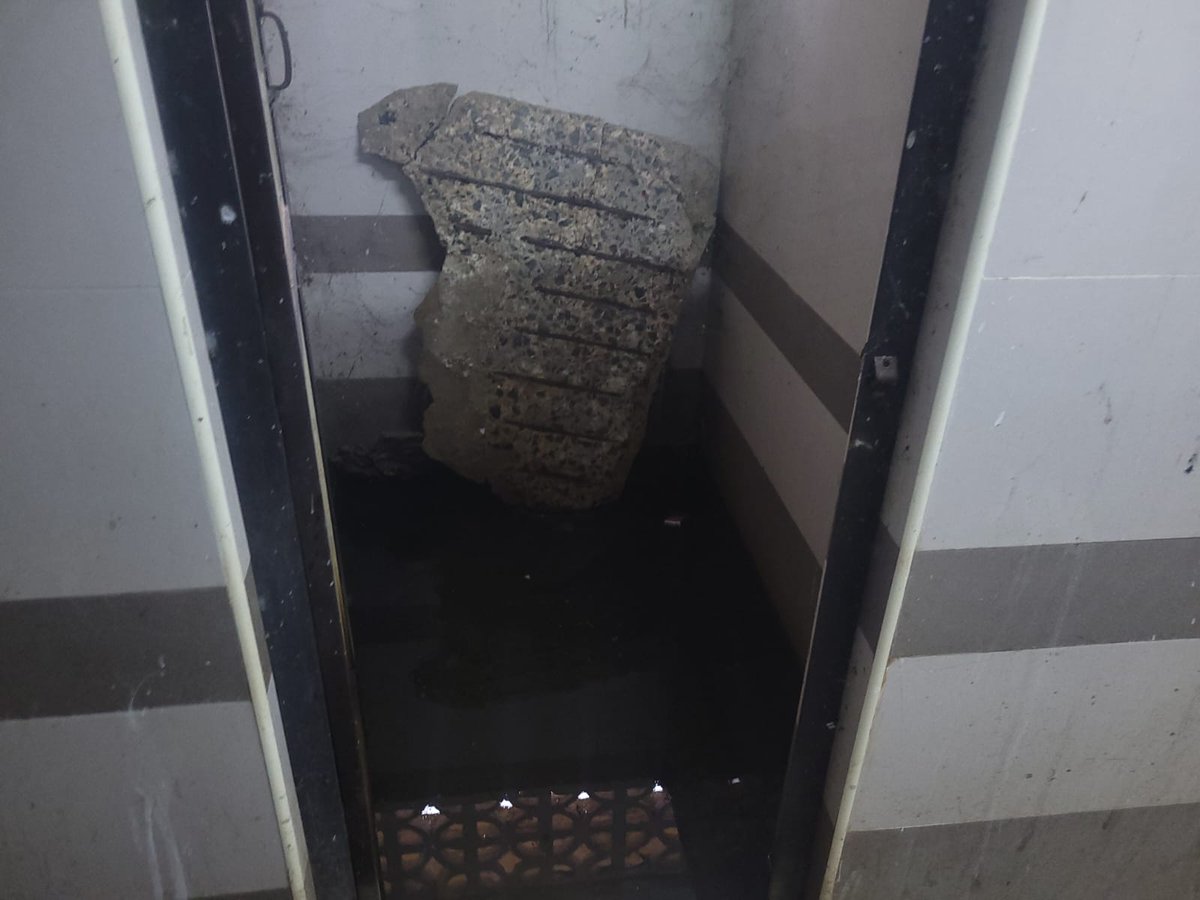 TheBluePen25's tweet image. சென்னை தரமணியில் உள்ள அரசு பாலிடெக்னிக் கல்லூரியில் ஆண்கள் விடுதியின் நிலை.