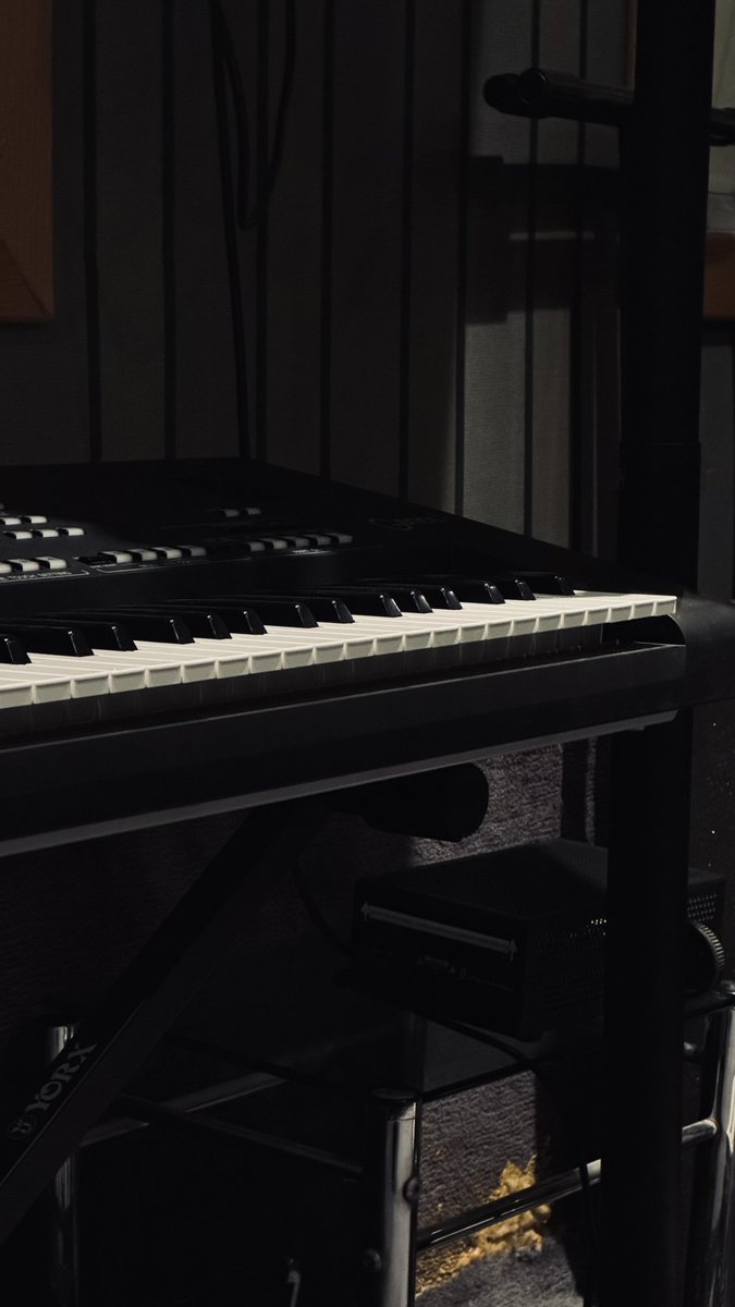 صوت جميل، وموهبة قادمة، ذكيّة ودقيقة وفي عمر -تبارك الله- أصغر بكثير من المعرفة بالتفاصيل، ما علينا، كنزي قادمة بألبوم من إشراف "وتر" .. الألبوم في مرحلة تركيب الصوت .. كل التوفيق.

إنتاج: روتانا - <a href="/RotanaMusic/">🎶RotanaMusic</a> 🤍
<a href="/ThyabMeteeb/">ذياب متعب</a> 🫰🏼