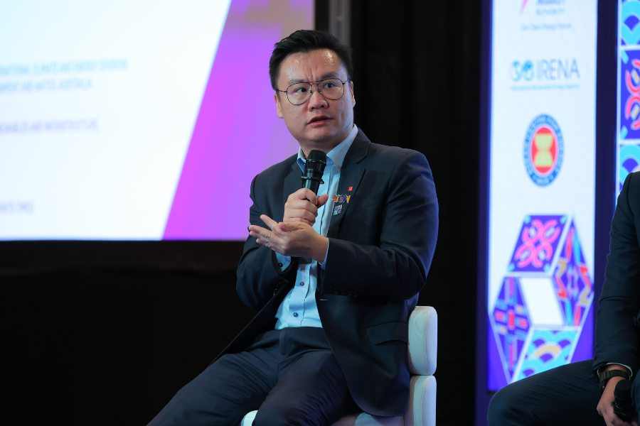 SIEW_sg's tweet photo. SIEW Thinktank Roundtable A – “Asia’s Energy Future: Building a Diverse and Resilient System” is underway at #SIEW2025

In Session 1, panellists Kelvin Wong (@dbsbank), Beni Suryadi (@aseanenergy) #SIEW2025 @benisuryadi 
(1/2) https://t.co/MkSOt8MUgg