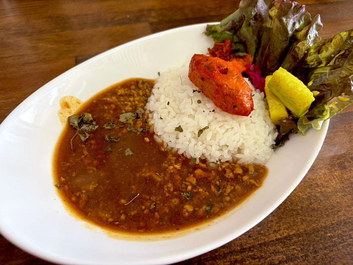 it921112's tweet image. 今日のお昼は『SPICYCURRY SUNS &amp;amp; ラーメンタケル浜名店〜ラーメンとカレーのお店〜』でTAKERUラーメン&amp;amp;カレー！
TAKERUが浜北にもあったんですね！
インドカレー屋と合体してる感じです🍛
TAKERUラーメンは相変わらず美味しい😋
カレーもスパイシーでとても美味しい✨
ラッシーもつけて1,500円です💰