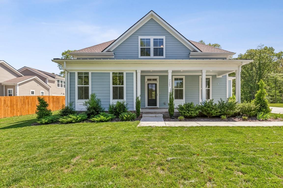 NatePopeREALTOR's tweet photo. 7205 Lake Rd Fairview, TN. 2022-built gem offers 4 spacious bedrooms, 3 luxe baths, a gourmet kitchen, bonus room, custom kitchen. No HOA, top schools, parks nearby, and a friendly community vibe. Incentives for buyers available now! https://t.co/pHZdprEDvn https://t.co/WoMgnQGyGq