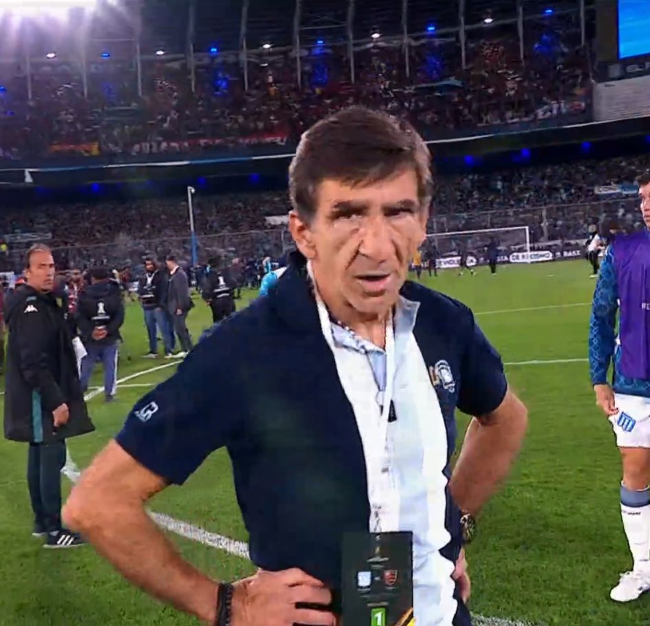 radar_rubron's tweet photo. DEIXE SUA RISADA PARA GUSTAVO COSTAS, TÉCNICO DO RACING. https://t.co/qA7EHFg2o9