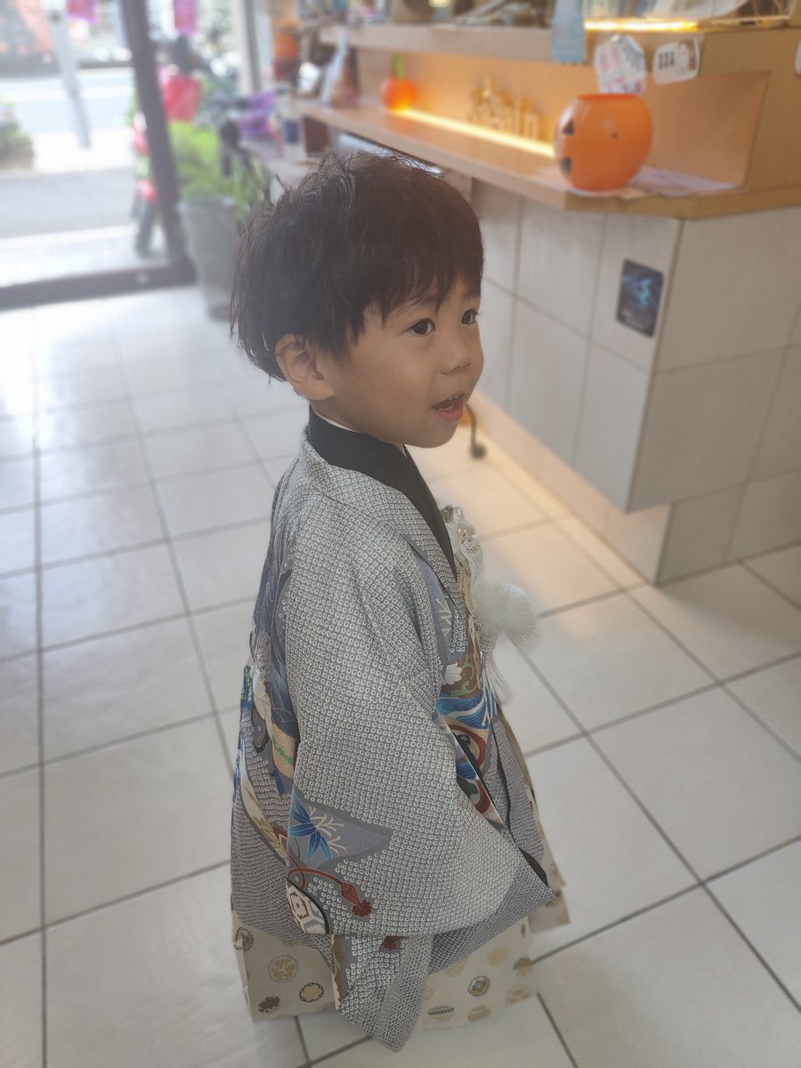 13Andagain's tweet image. アメブロを投稿しました。
『七五三男の子ソフト波ウェーブヘアアレンジ袴着付け』
#アメブロ
#着付け ameblo.jp/andblog/entry-…