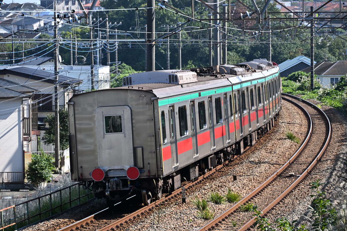 Rail710's tweet image. 2025.10.30
J-TREC横浜出場. 甲種輸送
DD200 14+東急5106F