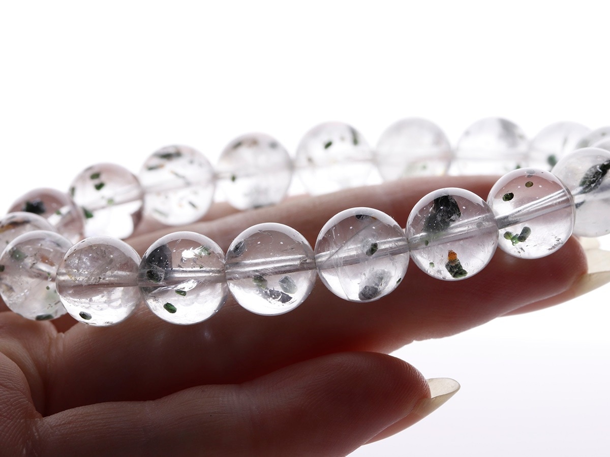 ★商品紹介★トルマリン＆ガーネット イン クオーツ ブレスレット★
透明なクォーツの中に緑色のトルマリンと赤色のガーネットが散りばめられていて、まるで自然が描いた絵画のようです。かなりレア物な１本。鉱物の不思議さを感じます。

#天然石 #パワーストーン

forestblue.jp/shopdetail/000…